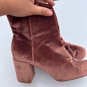 Old Navy Velvet Heeled Boots in Mauve